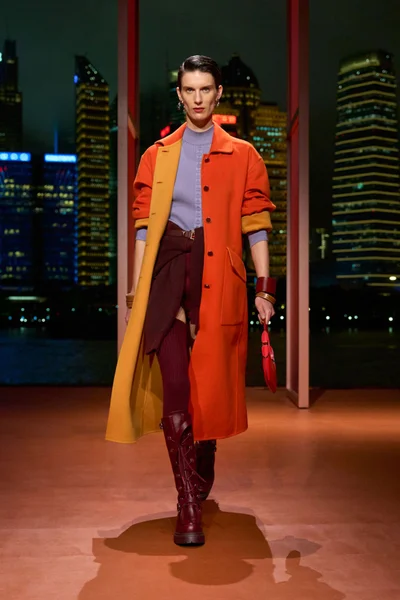 Look 28